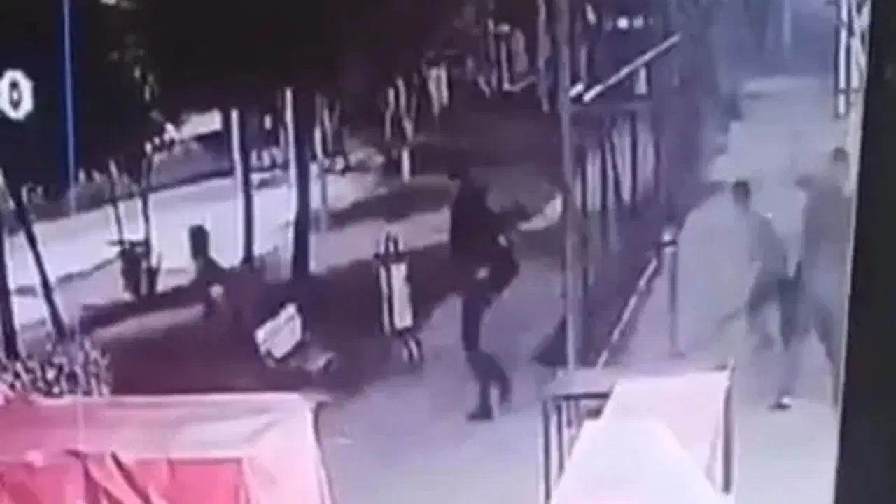 Liseliler bıçaklandı, yaşı küçük 6 şüpheli yakalandı