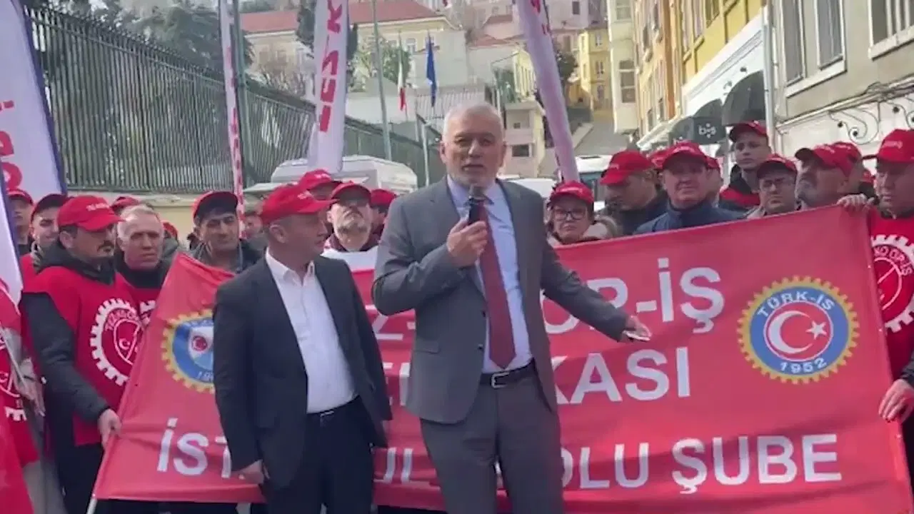 Özel İtalyan Lisesi'nde 'sıfır zam' eylemi büyüyor: 'Mussolini mezarından çıksa...'