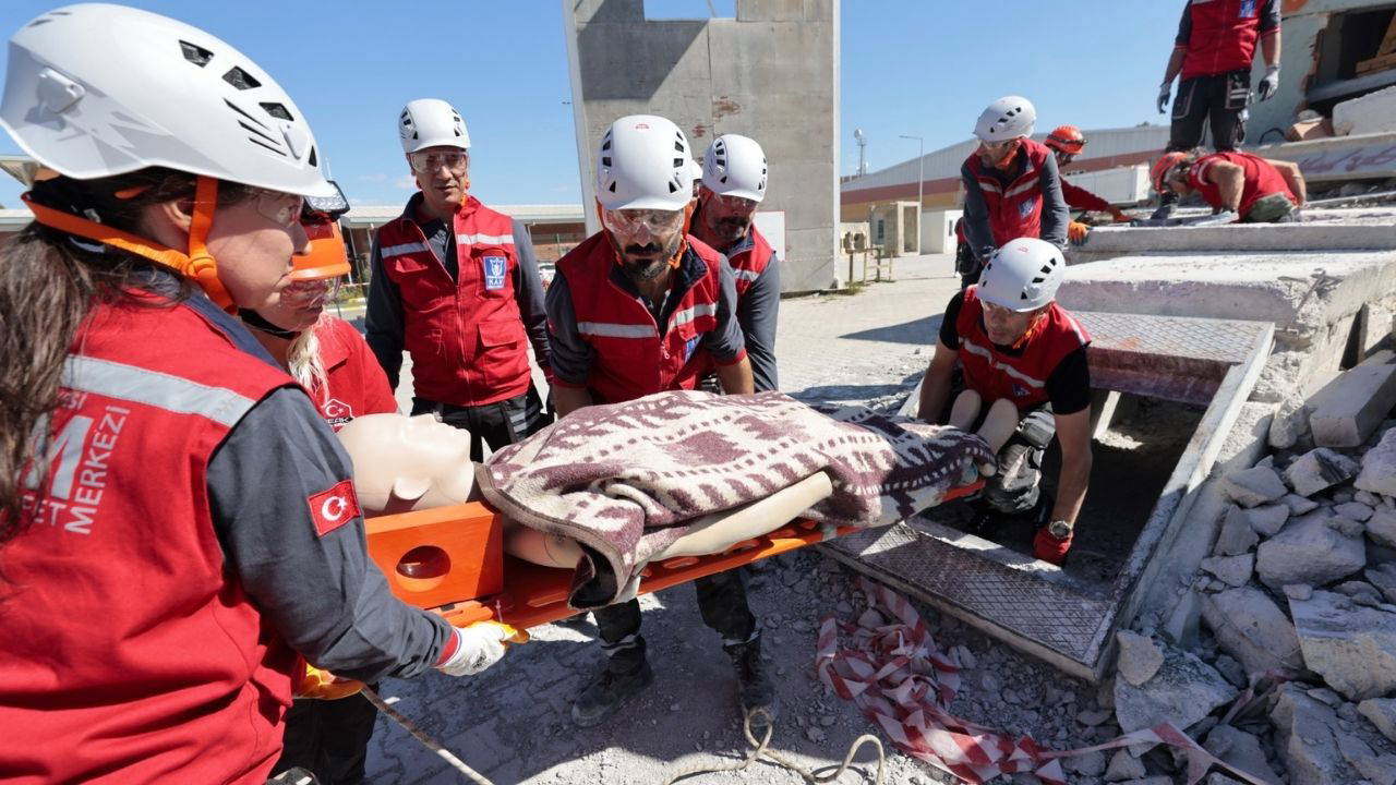 Konak’ın hayat kurtaracak timi sahaya indi