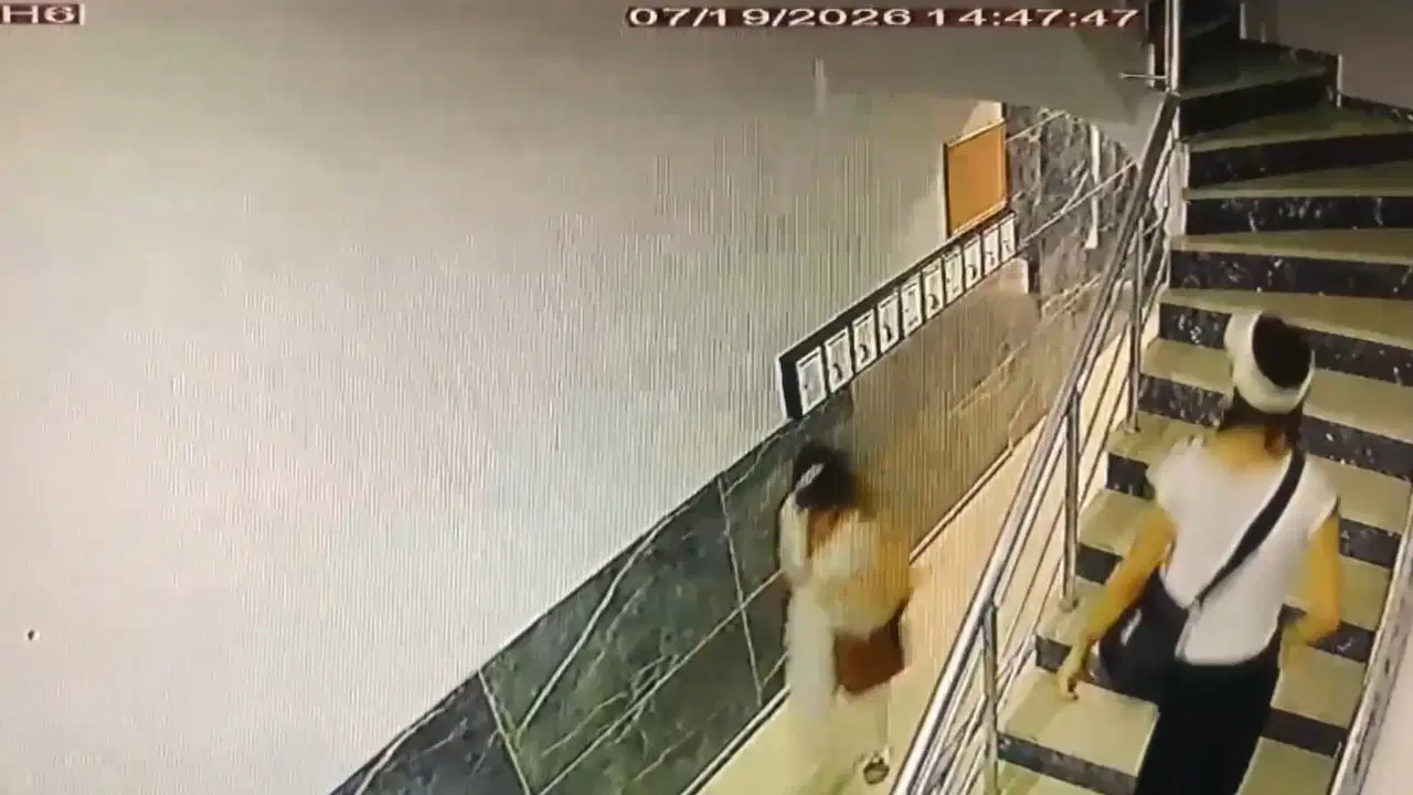 Zeytinburnu'nda pes dedirten hırsızlık! Kapının göbek kilidini kırıp evi soydular: 3 şüpheli tutuklandı