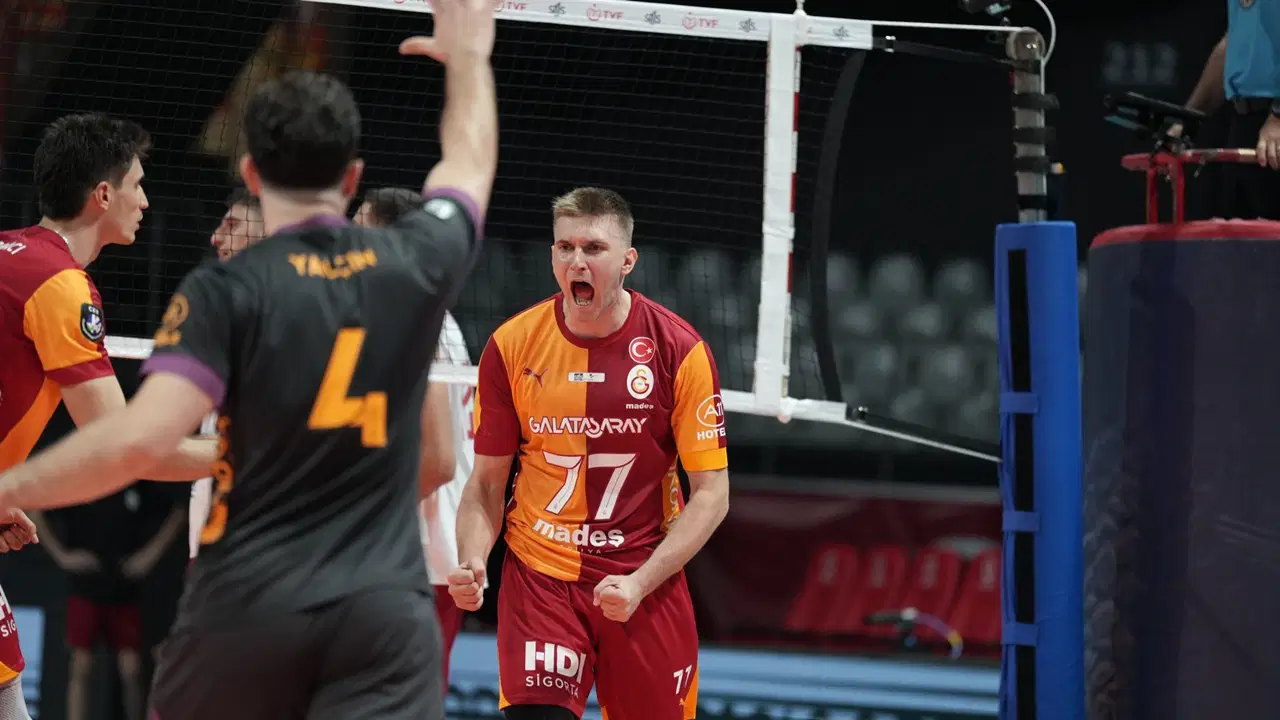 Galatasaray, SMS Grup Efeler Ligi'nde set vermeden kazandı