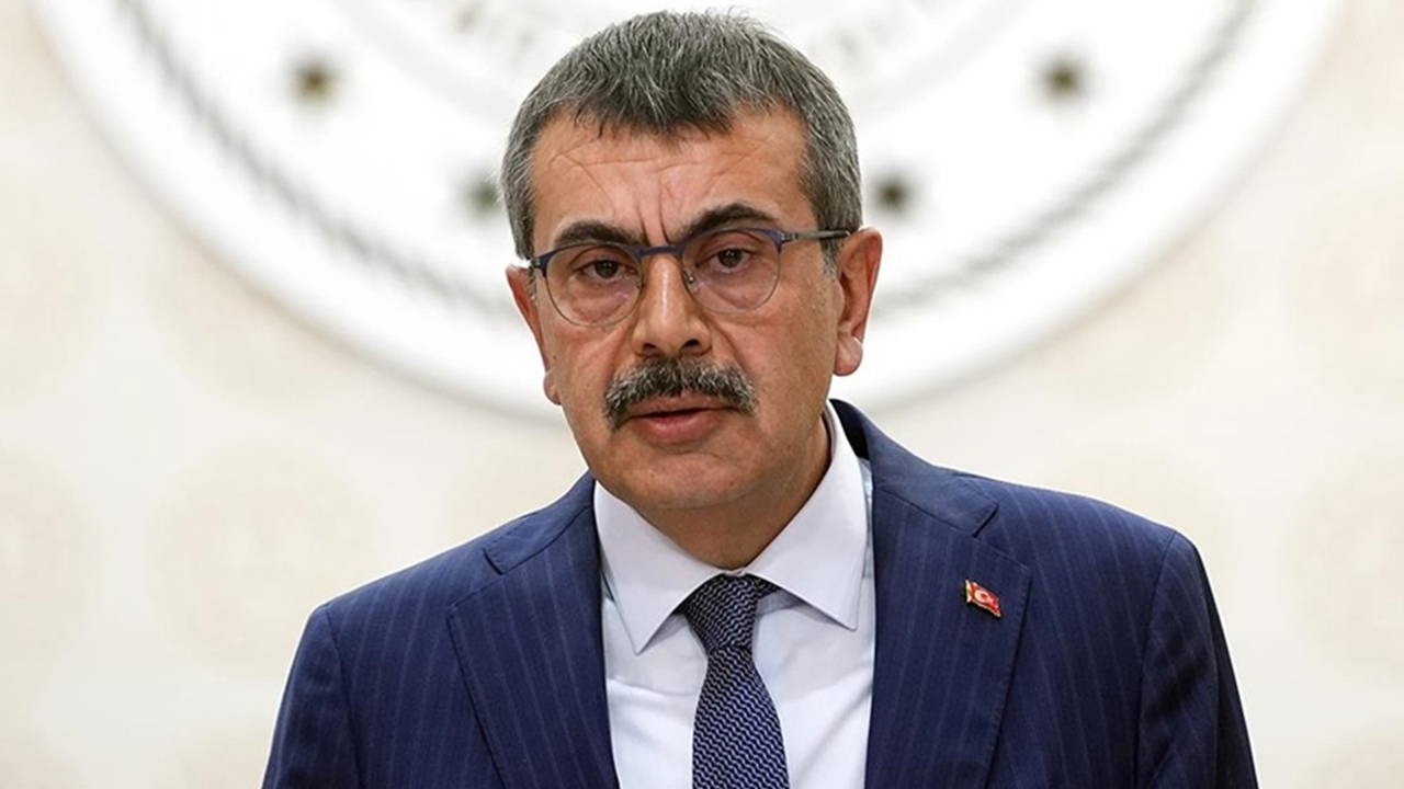 'Geri zekalıya anlatır gibi' demişti... CHP'den, Bakan Tekin'e 'LGS' tepkisi: 'Artık 1 dakika bile o koltukta oturamaz!'