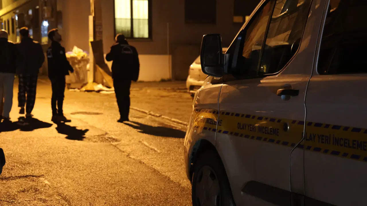 İzmir'de yol verme kavgası: 1'i ağır 7 yaralı!