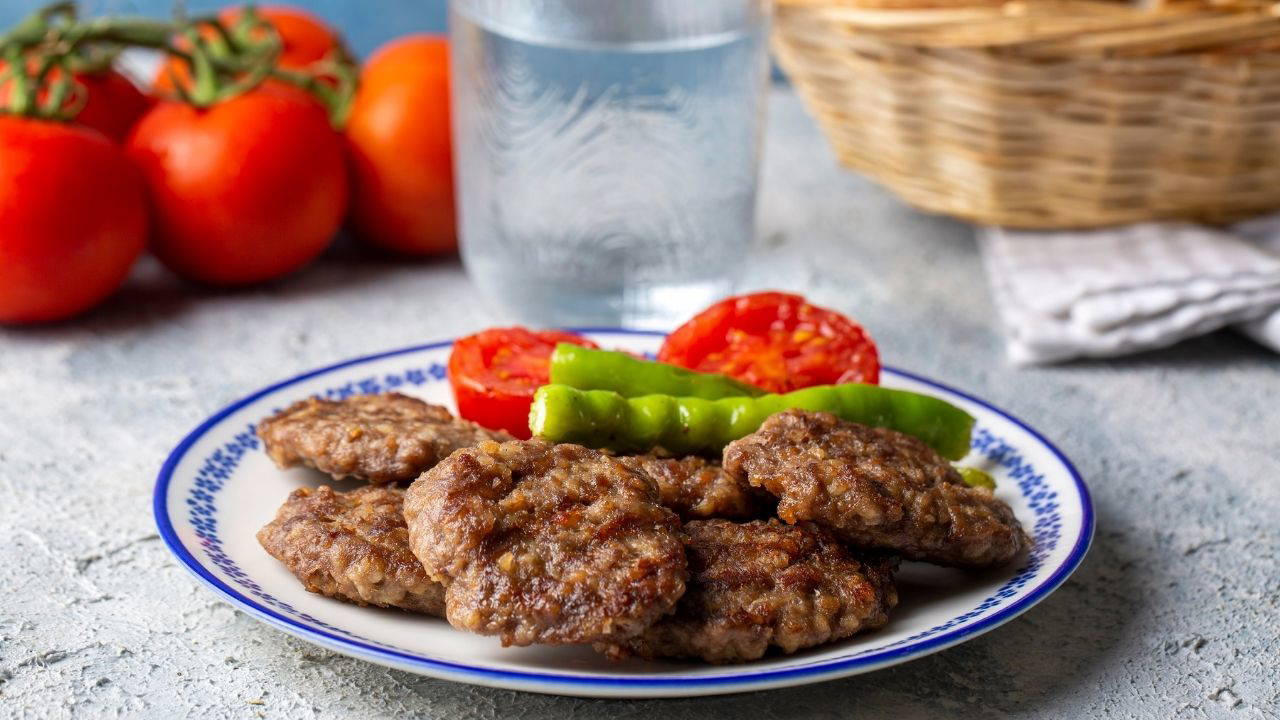 Karadeniz mutfağından sofralarınıza gelen enfes lezzet: MasterChef Akçaabat köftesi tarifi