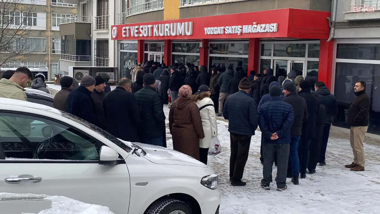 Yozgat'ta eksi 4 derecede ucuz et kuyruğu