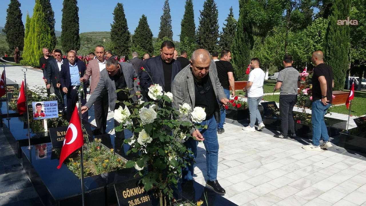 Türkiye Maden İşçileri Sendikası yöneticileri Soma'da hayatını kaybeden madencileri andı