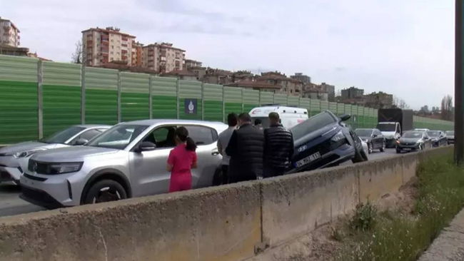 Kartal'da faciadan dönüldü: 6 araçlık zincirleme kaza!