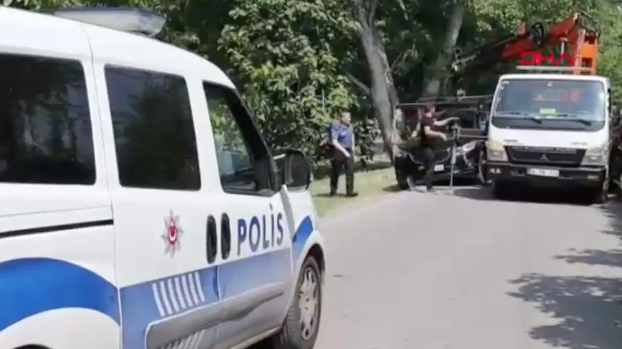Camları kırık otomobilin arka koltuğunda ölü bulundu