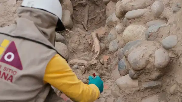 Peru’da 600 yıllık toplu mezar keşfedildi