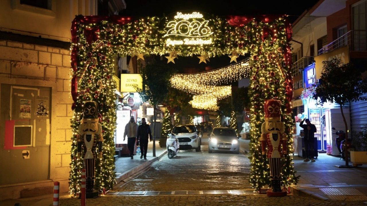 Çeşme’de yılbaşı coşkusu meydanlara taşınıyor