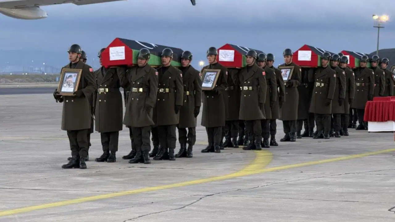 Ankara’da uçak kazasında ölen Libyalı askerler ülkelerine uğurlandı