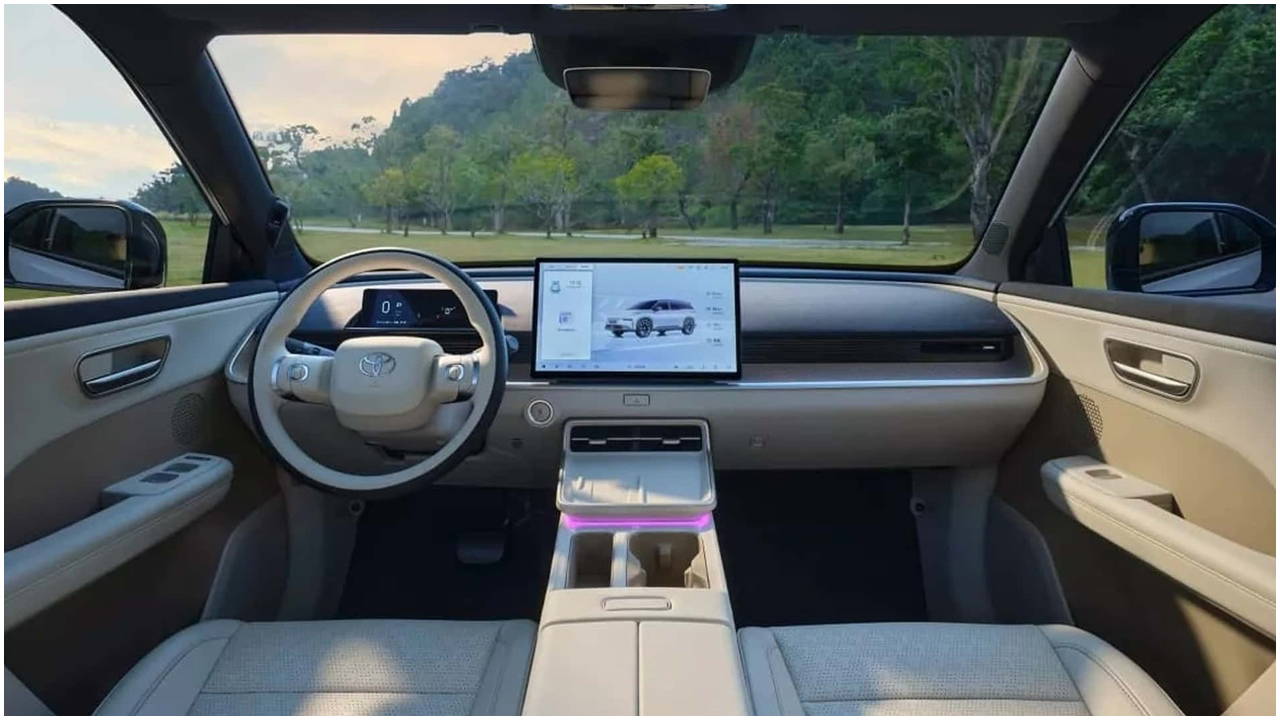 Toyota'dan bir ilk! Sağdan direksiyonlu elektrikli bZ3X 1 milyon 237 bin TL'ye satışa sunuldu...