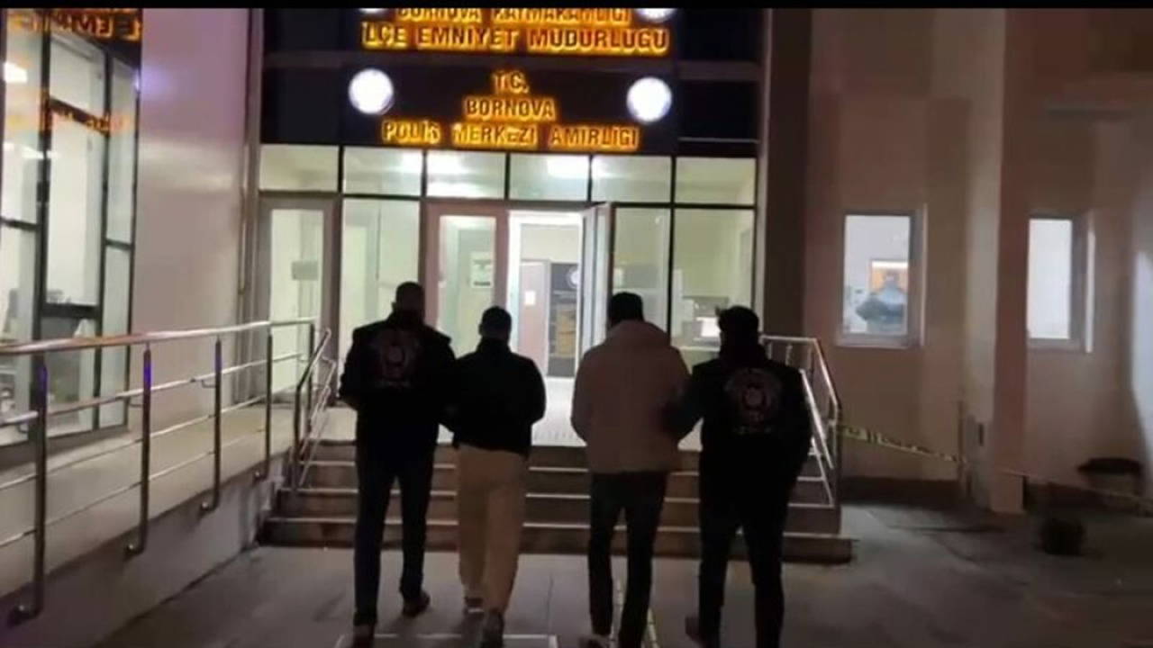 Kendilerini polis olarak tanıtıp, 2 kişiyi gasbettiler: 2 tutuklama