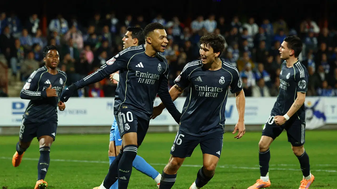 Real Madrid kupada 3 golle turladı! 