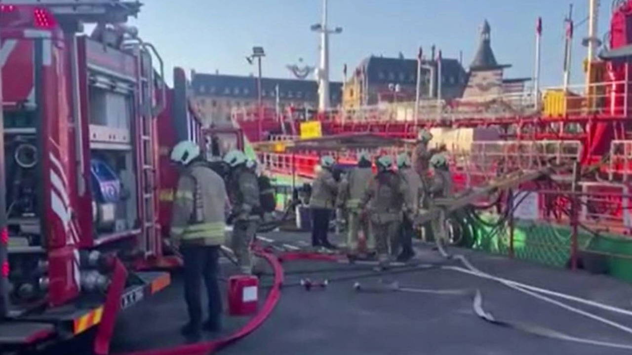 Son dakika... Haydarpaşa’da yakıt ikmal gemisinde yangın: İnceleme başlatıldı!