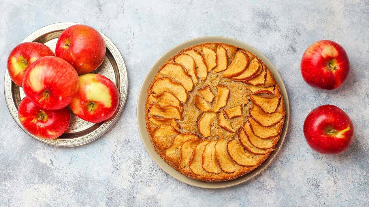 Sadece 3 malzemeyle Fransız pastanesi havası: Ters yüz milföy tart tarifi...