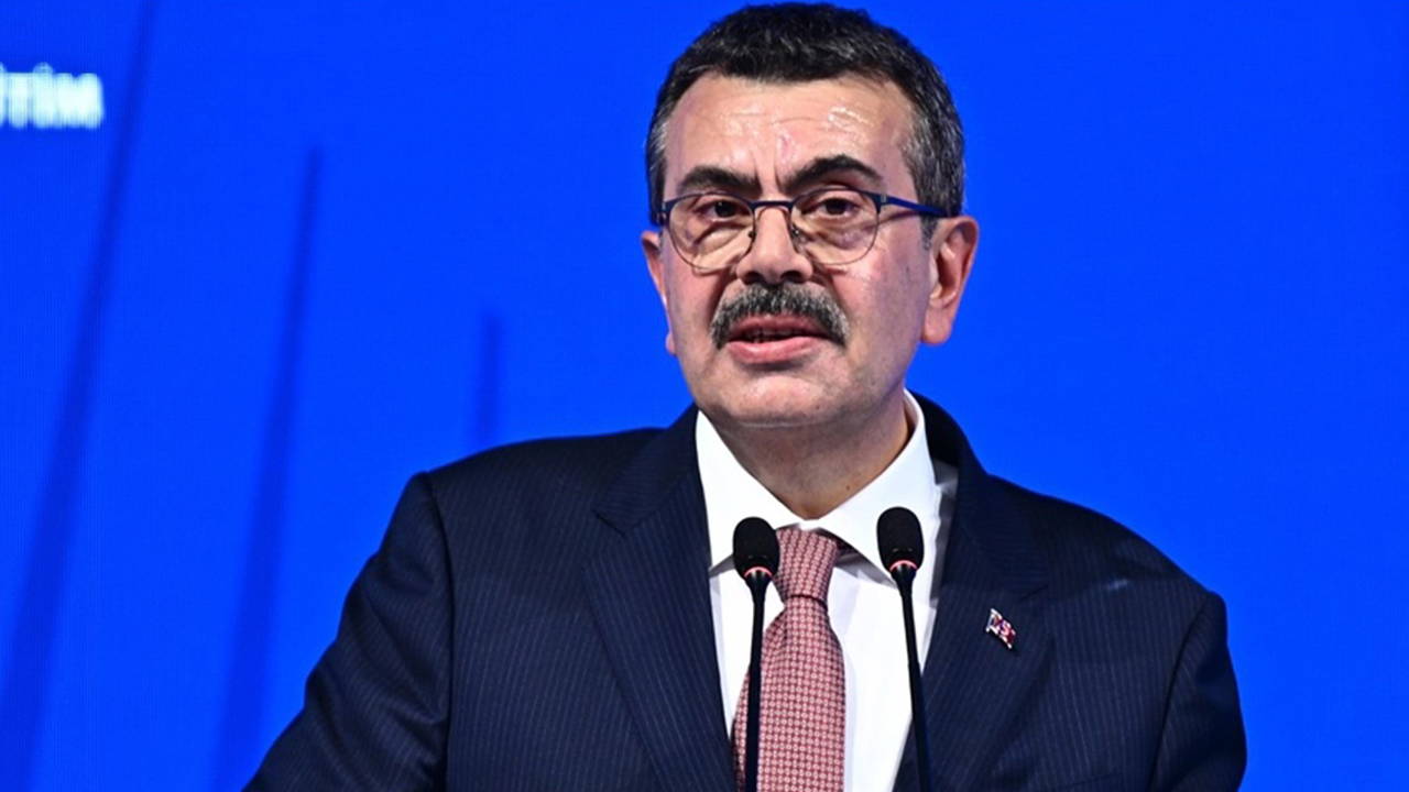 Sera Kadıgil, Yusuf Tekin'e sordu: 'Üniversite eğitiminin 3 yıla indirilmesindeki amaç ne?'