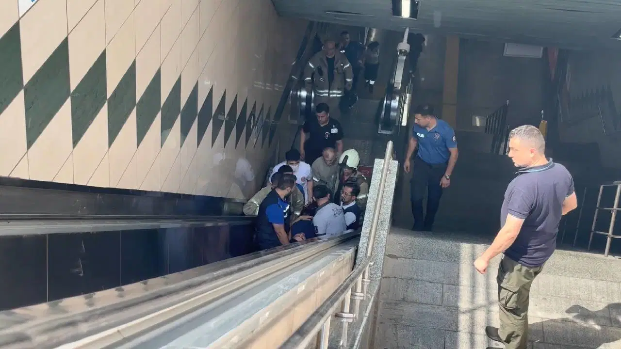 İstanbul'da görme engelli kişi metro raylarına düştü: Seferler bir süre durduruldu