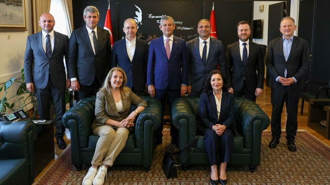 İBB CHP Grubu’ndan TBMM’de Özgür Özel’e tam destek