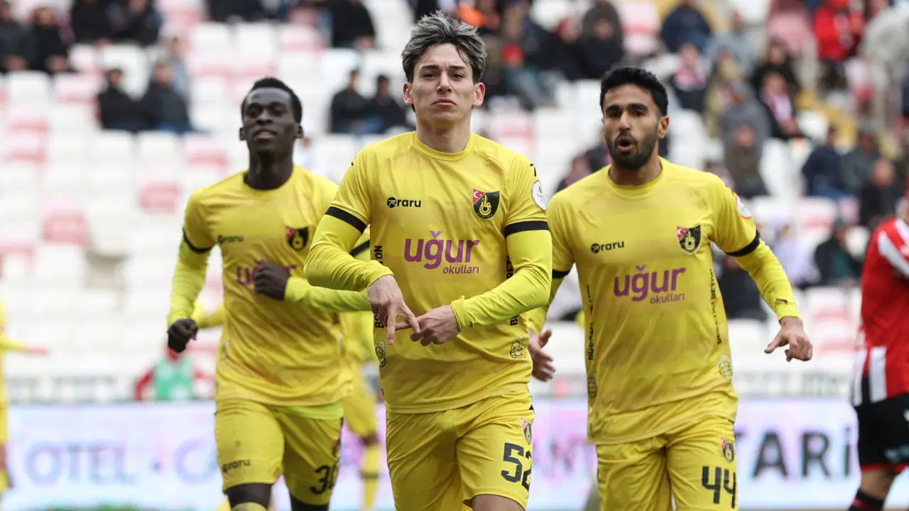 İstanbulspor 7 maçlık hasretine son verdi: Sivasspor'un play-off umutları zora girdi!