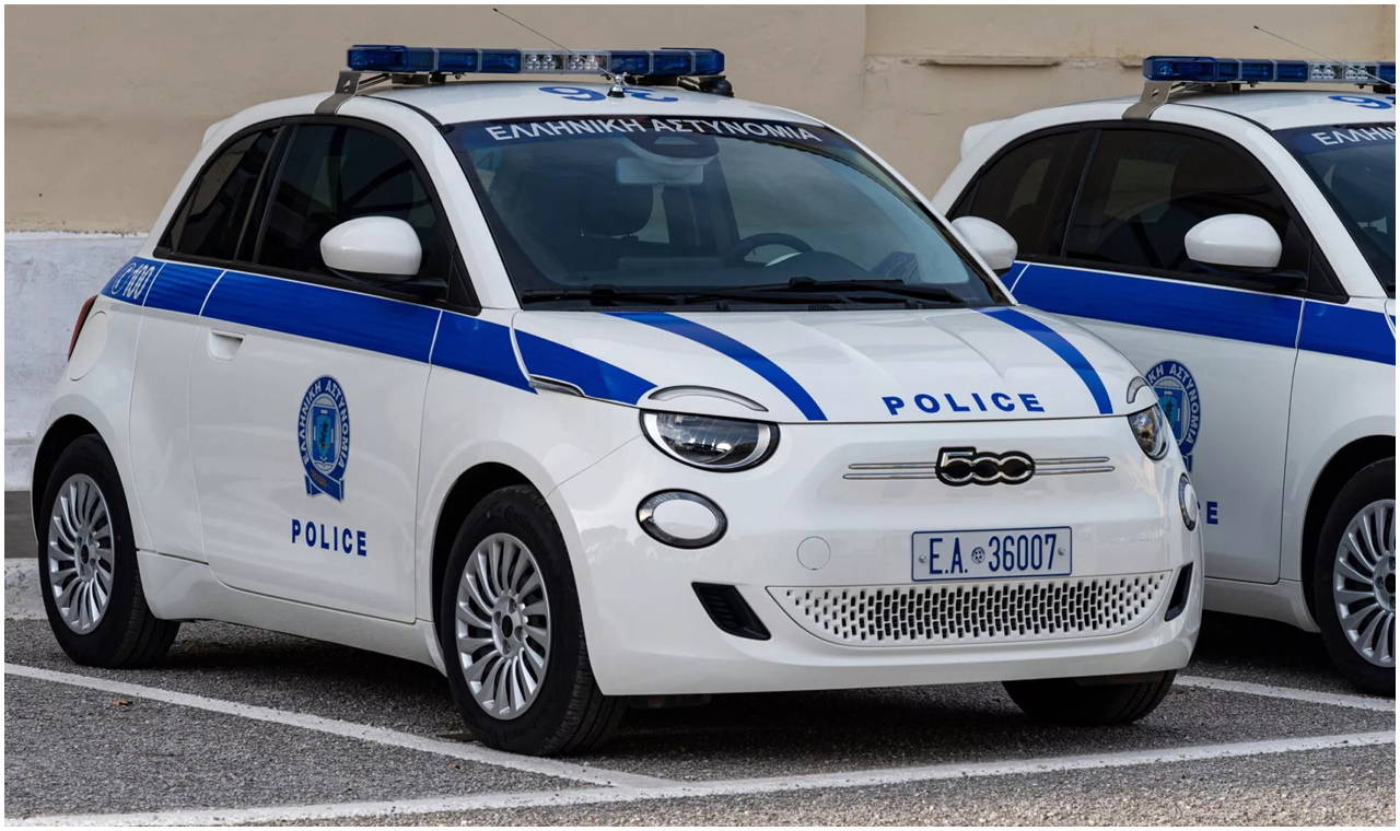 Yunanistan'daki polis arabalarını görenler inanamadı! Elektrikli ve 3 kapılı...