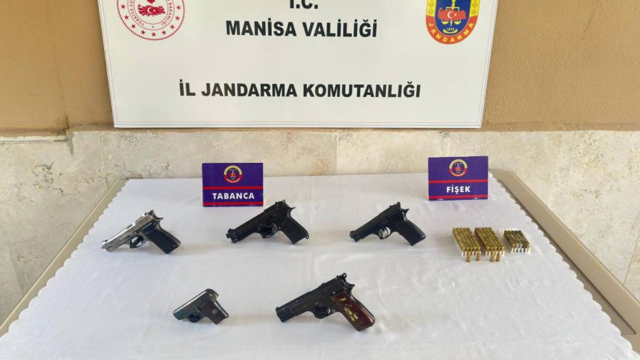 Evinden ruhsatsız tabancalar ve fişekler çıktı: Adli kontrolle serbest bırakıldı