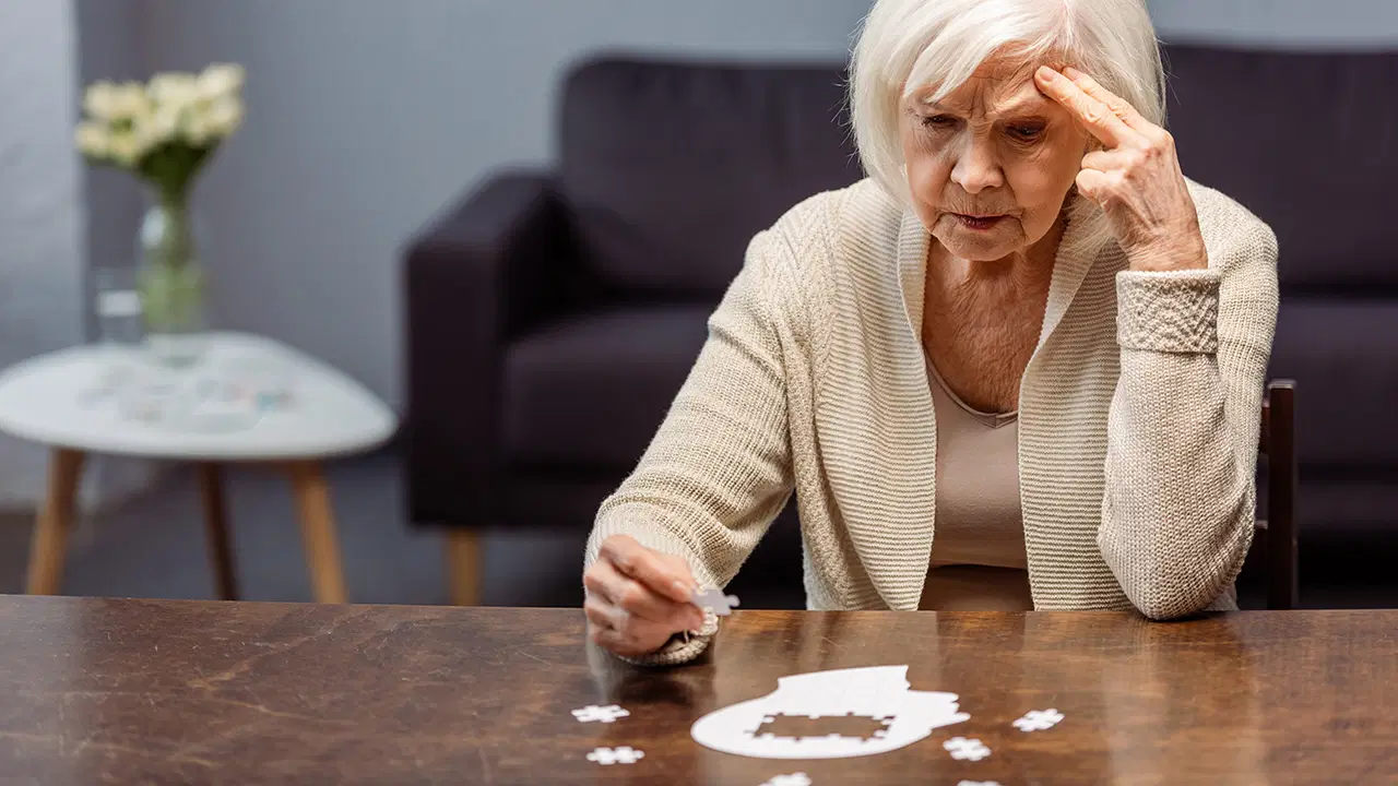 Alzheimer'da 'gizli evre' keşfedildi: Belirtiler 50'li yaşlarda başlıyor!