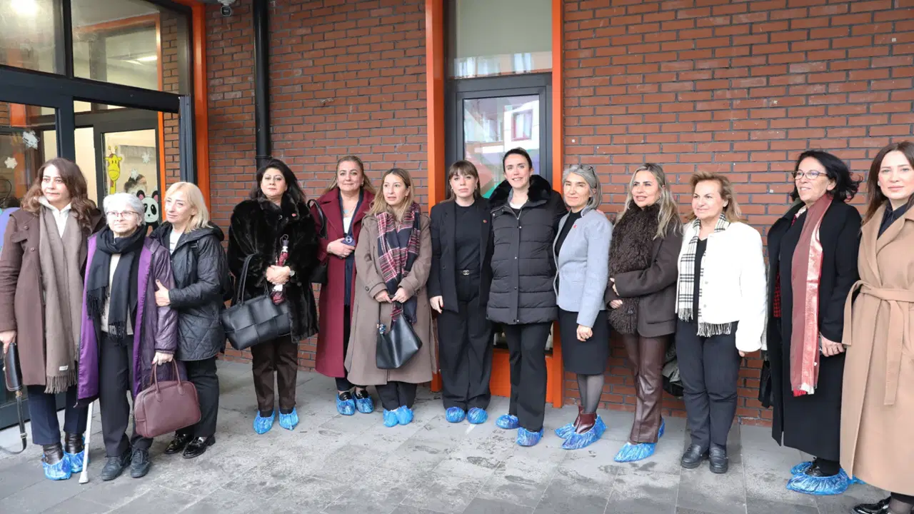 CHP'li İBB Meclis üyelerinden, Güzeltepe Çocuk Etkinlik Merkezi'ne ziyaret... Tüm siyasi partilere çağrı yaptılar: 'Gelin birlikte denetleyelim'