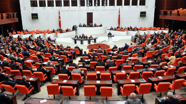 Meclis’ten bir bir geçti