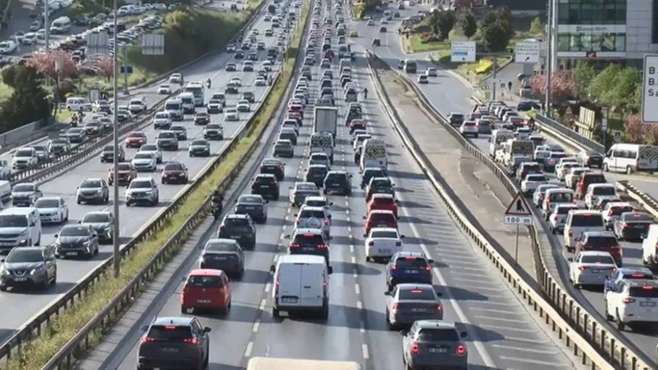 İstanbul'da haftanın ilk iş gününde trafik yoğunluğu