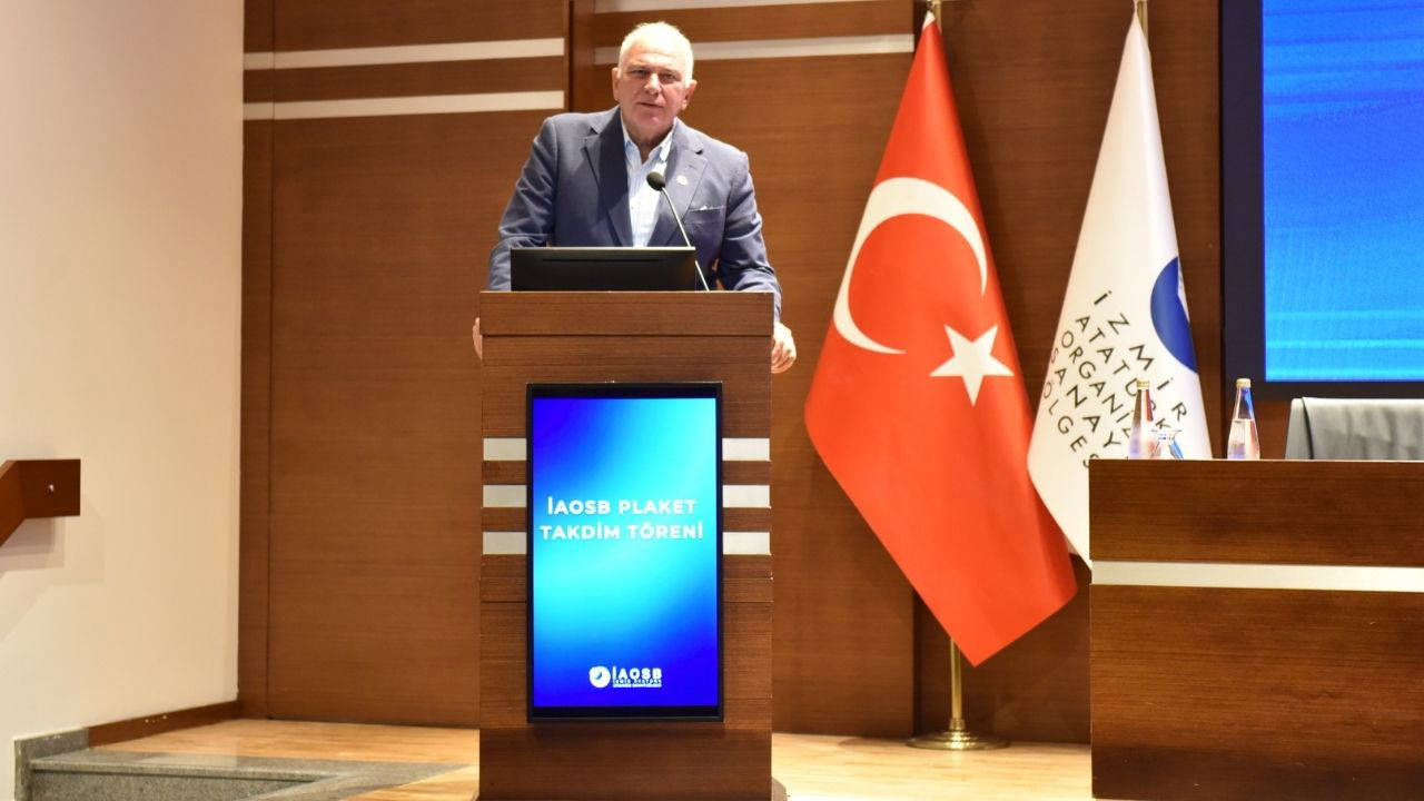 İAOSB’den üretim ve ihracat listelerine giren firmalara plaket 