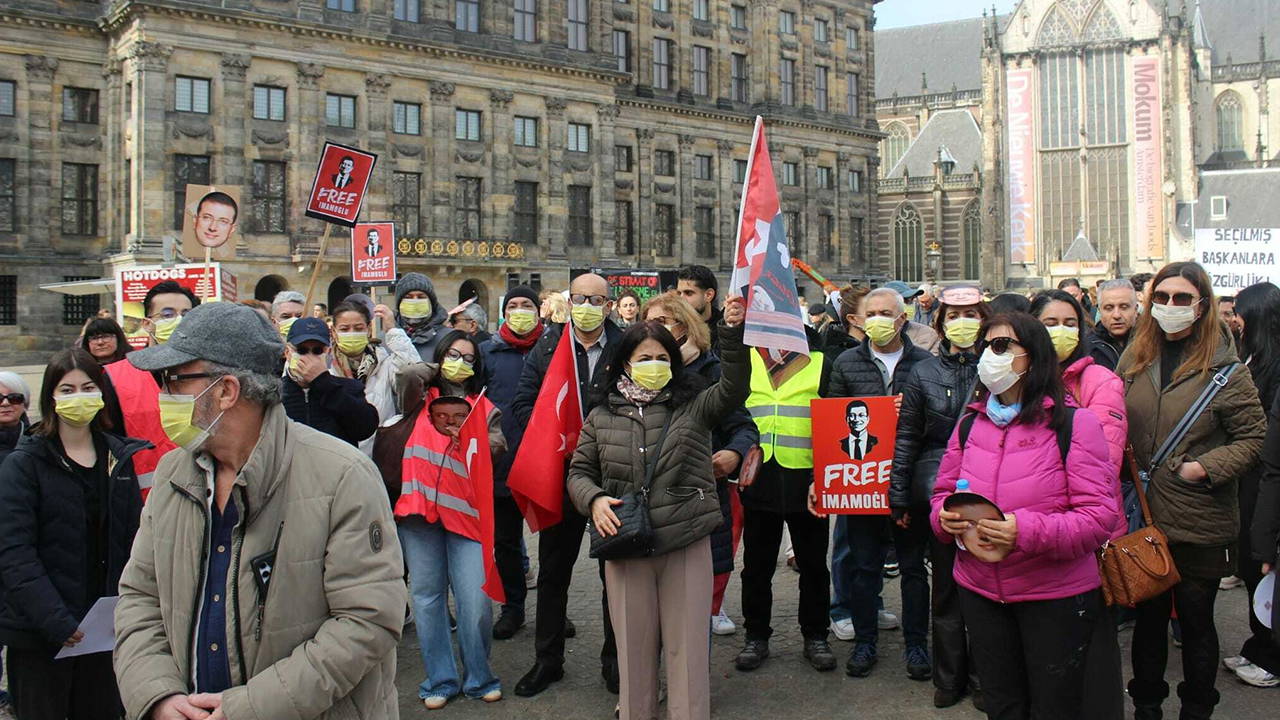 İmamoğlu'nun tutukluluğunun 1. yılı Amsterdam'da protesto edildi