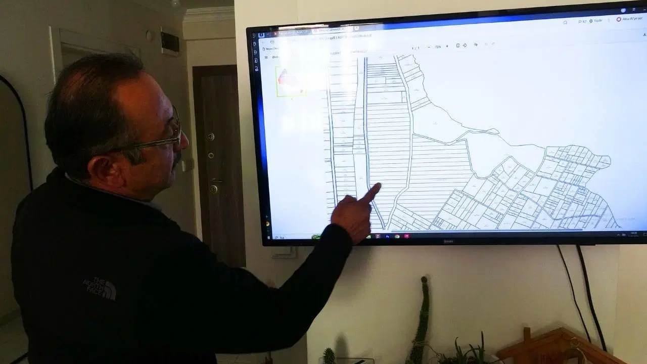 Burdur’da arazi toplulaştırmasına köylülerden tepki: 'Ekip biçtiğimiz tarlalarımızın yeri değiştirildi'