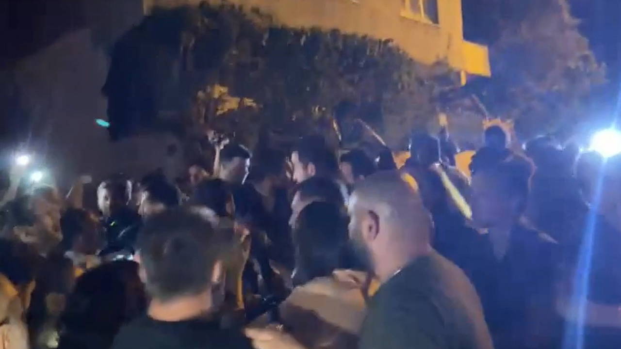 Evlerine yürümek isteyen mahalleliye polis engeli!