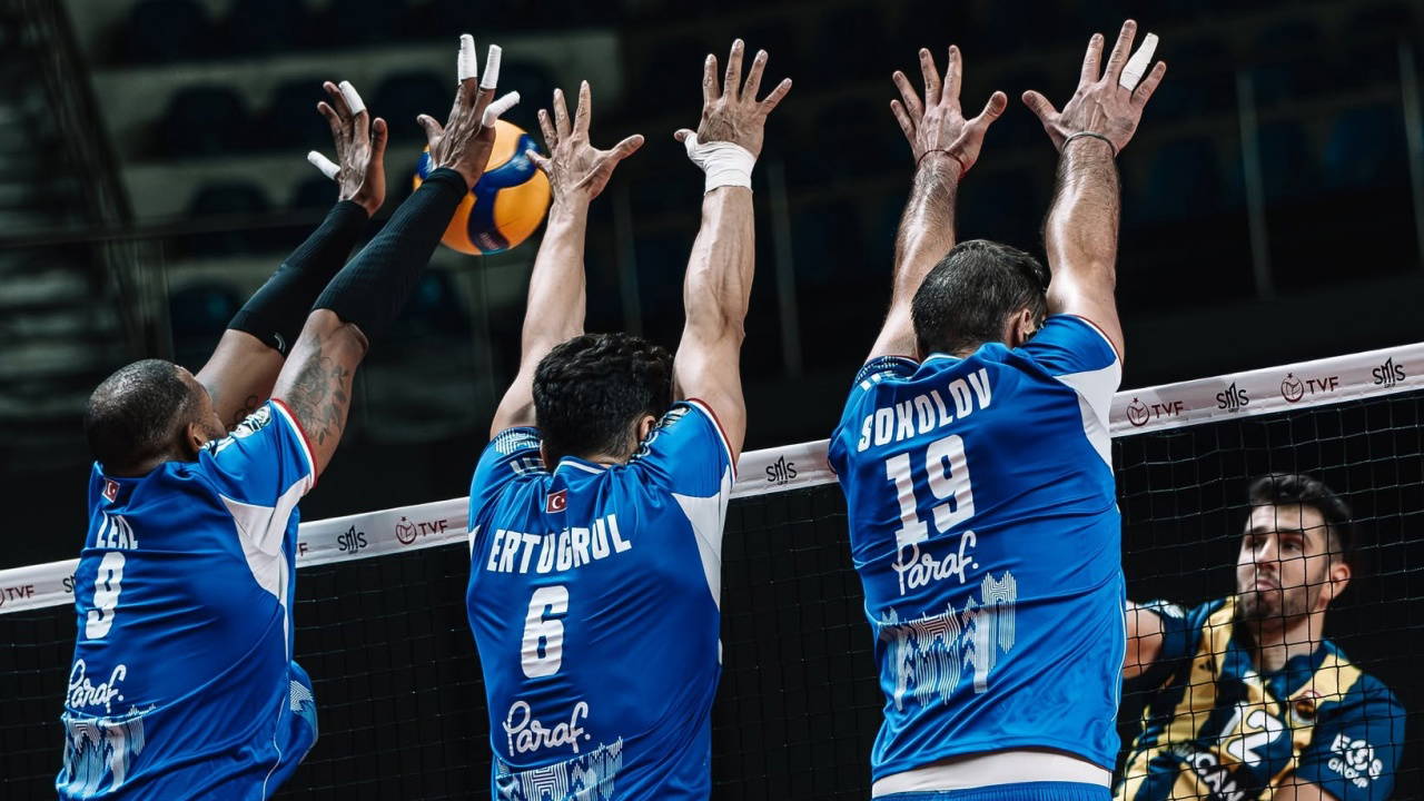 Halkbank, deplasmanda Fenerbahçe'ye set vermedi!