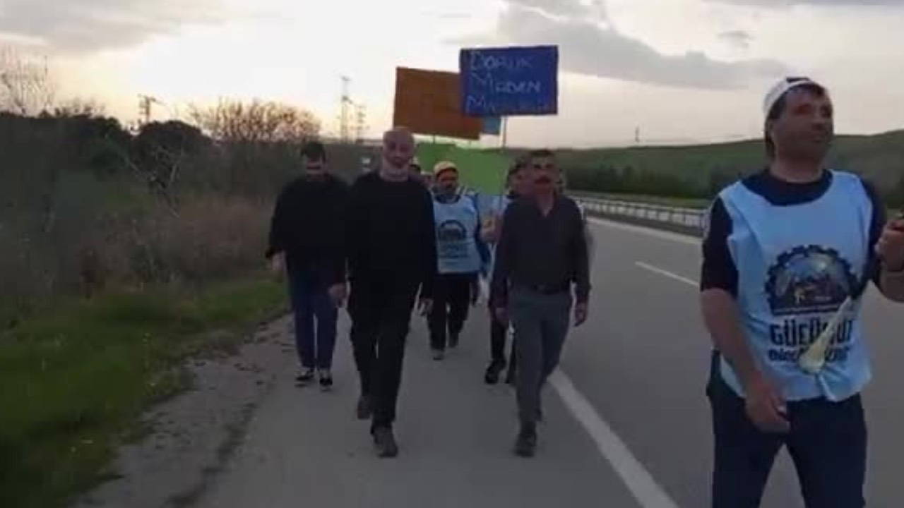 Tahliye edilen Başaran Aksu, madencilerle Ankara yolunda