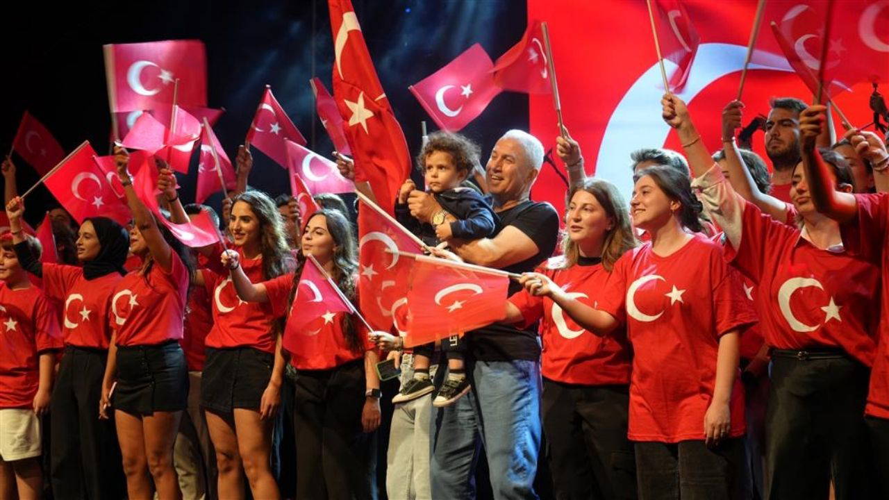 Cumhuriyetin 102. yılı Alanya'da coşkuyla kutlandı