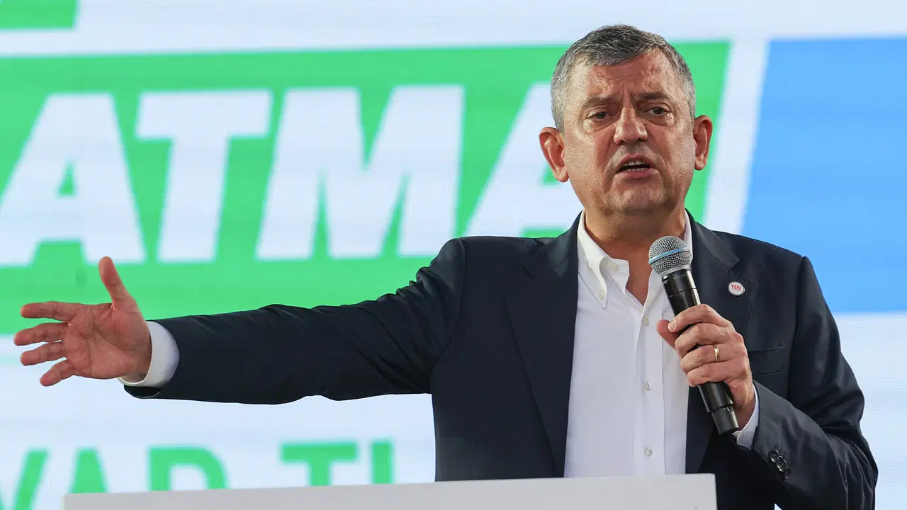 Özgür Özel'den dikkat çeken 'fon krizi' açıklaması: 'Ayakkabı kutularıyla yakalanan bakanları...'