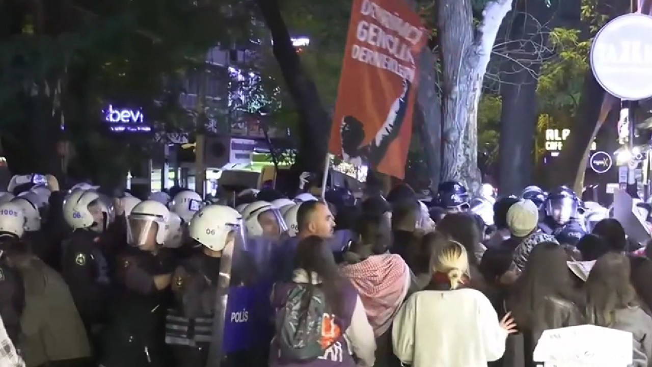 Ankara'da Filistin'e destek eylemine polis müdahalesi: Çok sayıda kişi gözaltına alındı