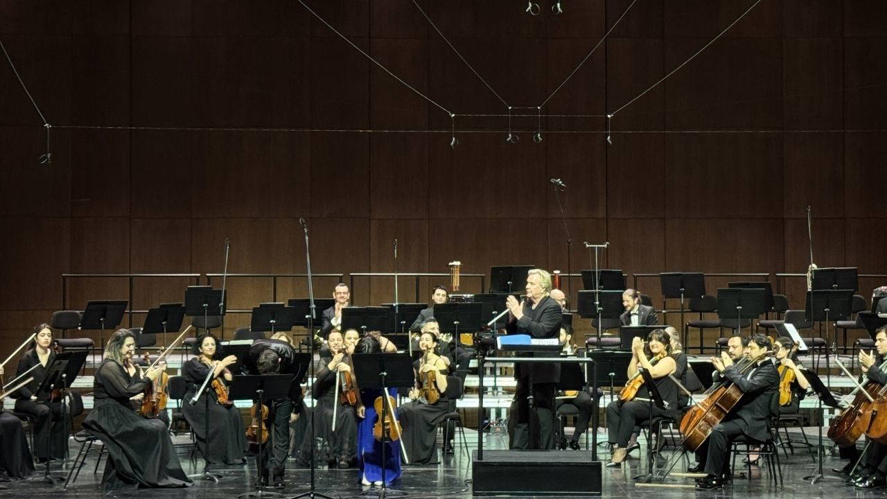 İDSO konserinde Mozart ve Sibelius eserleri AKM'de seslendirildi