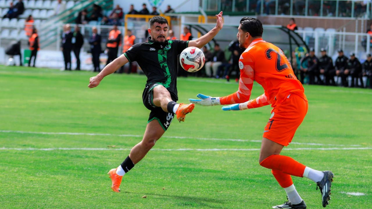 Sakaryaspor, Serik Spor deplasmanında son anlarda yıkıldı!