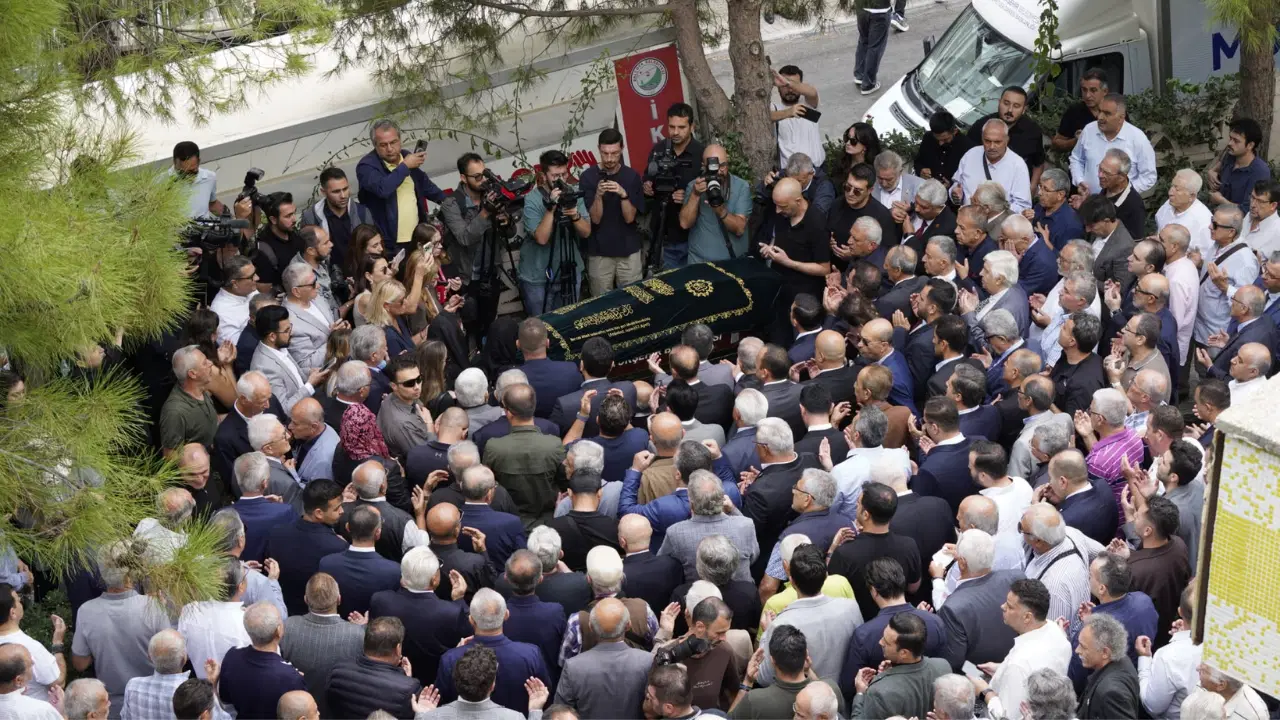 İzmir’in Değerli Belediye Başkanı Burhan Özfatura’ya Veda