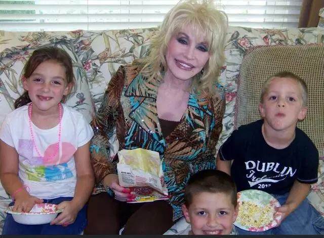 Dolly Parton aile arasında düzenlenen özel törenle son yolculuğuna uğurlandı