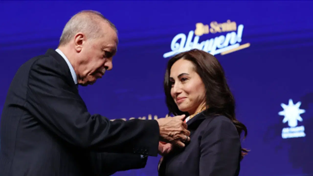 CHP’den AKP’ye geçen belediye başkanının ‘medya okulu’ tek ses oldu! AKP’li başkanın ‘yasak ilişki’ açıklamasını paylaştılar