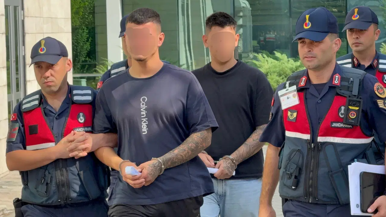 14 bin liralık borç nedeniyle kaçırdıkları genci darbedip hastane yakınına terk eden 2 kişi tutuklandı
