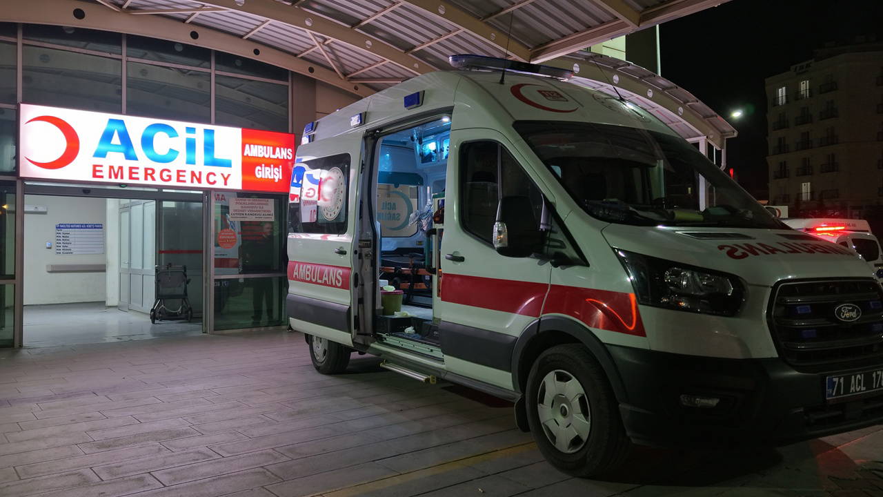 Yemek sofrasında evlat dehşeti: Babasını bıçakla öldürdü