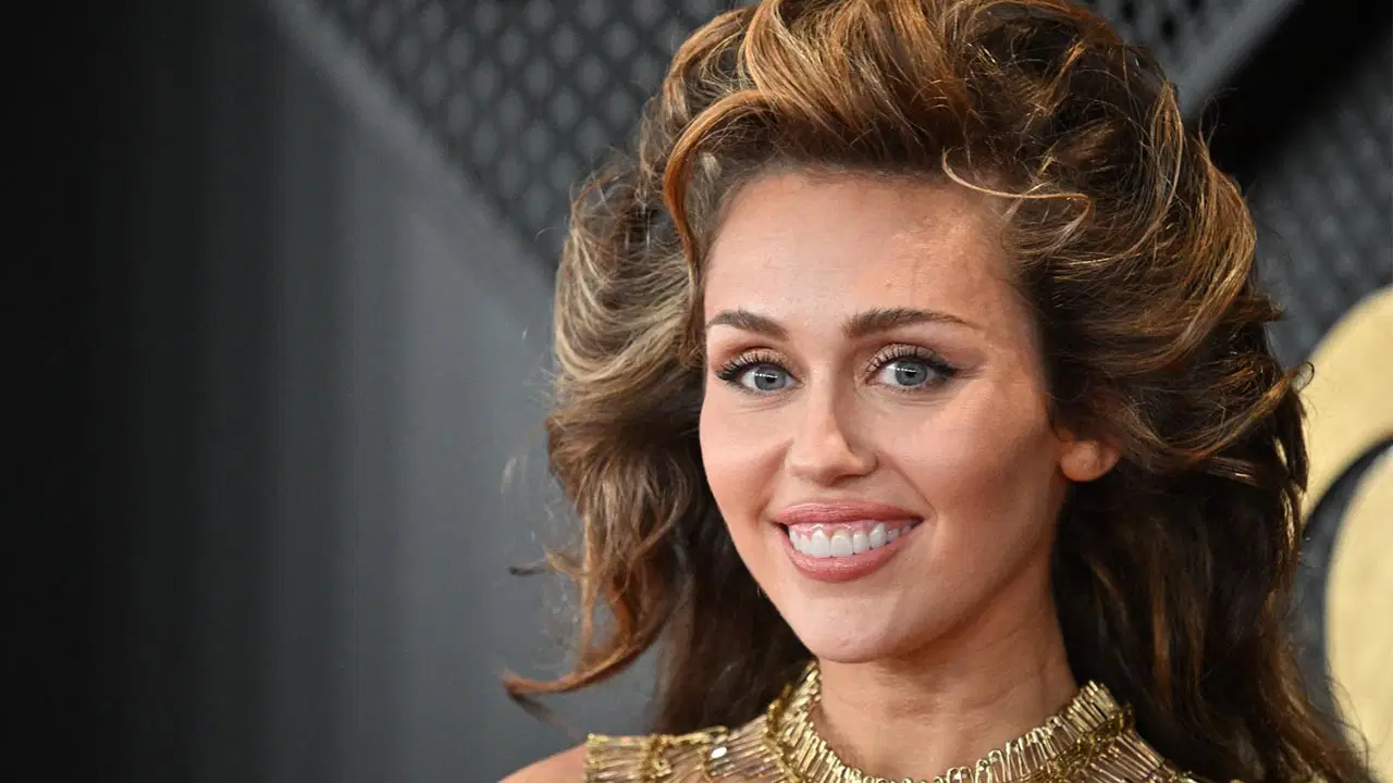 Miley cyrus’tan billboard listelerinde tarihi düşüş: Yeni albümü büyük bir hayal kırıklığı yarattı
