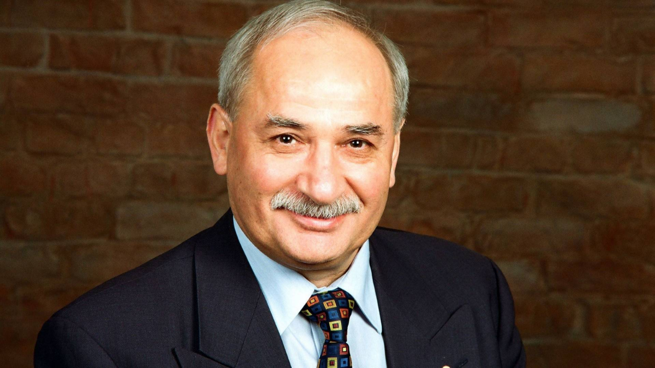Yazar Kemal Yalçın'ı Türkiye’ye almadılar