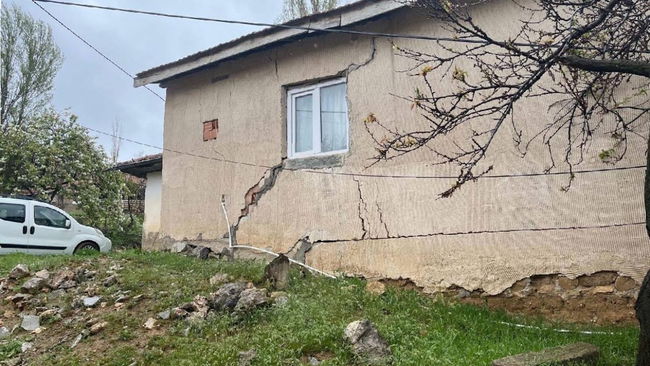 Kırıkkale’de sağanak sonrası toprak kayması: 