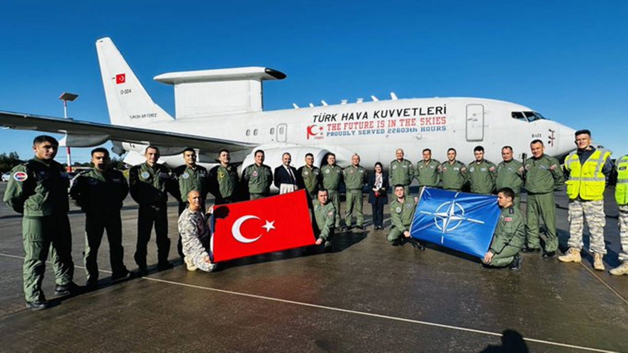 Türk uçağı Rus uçaklarına karşı bölgede!